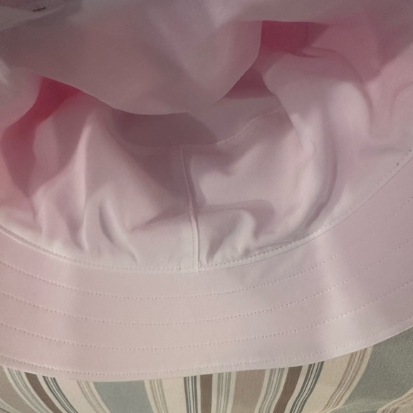Lululemon Reversible pink/white Bucket Hat - Picture 4 of 6